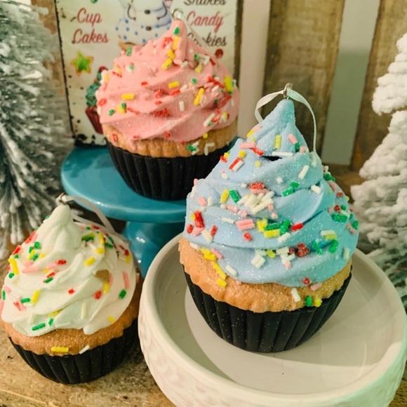 3 Pastel Cupcakes with Whipped Frosting & Sprinkles - Picture 3 of 6